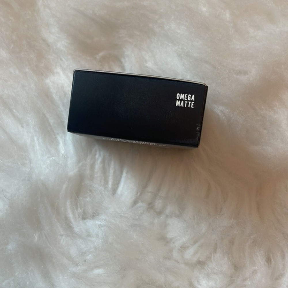 BNIB MAC Cosmetics Omega Matte Eye Shadow! - Picture 4 of 11